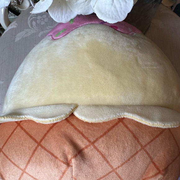 SQUISMALLOS ICE CREAM CONE ages 3+ EUC - Picture 5 of 6